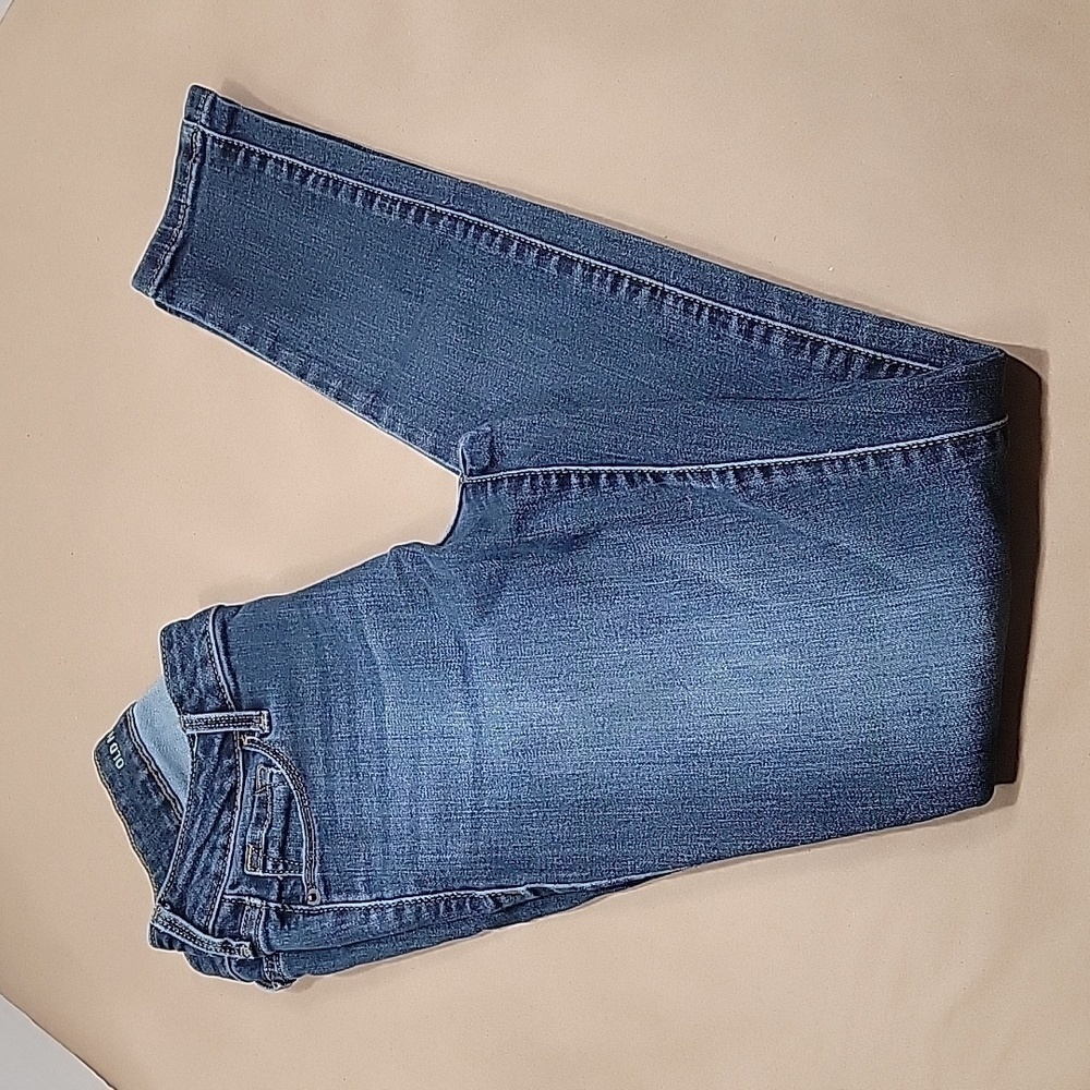 Old Navy Rockstar, Size 2, Medium Wash, Skinny Jean.